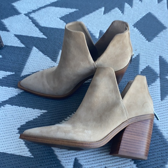 Gigietta Booties - Picture 4 of 7